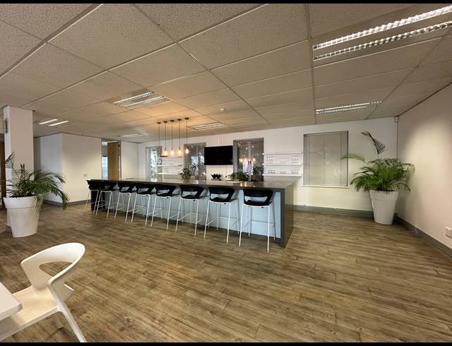 425M² OFFICE TO LET IN SANDTON CENTRAL